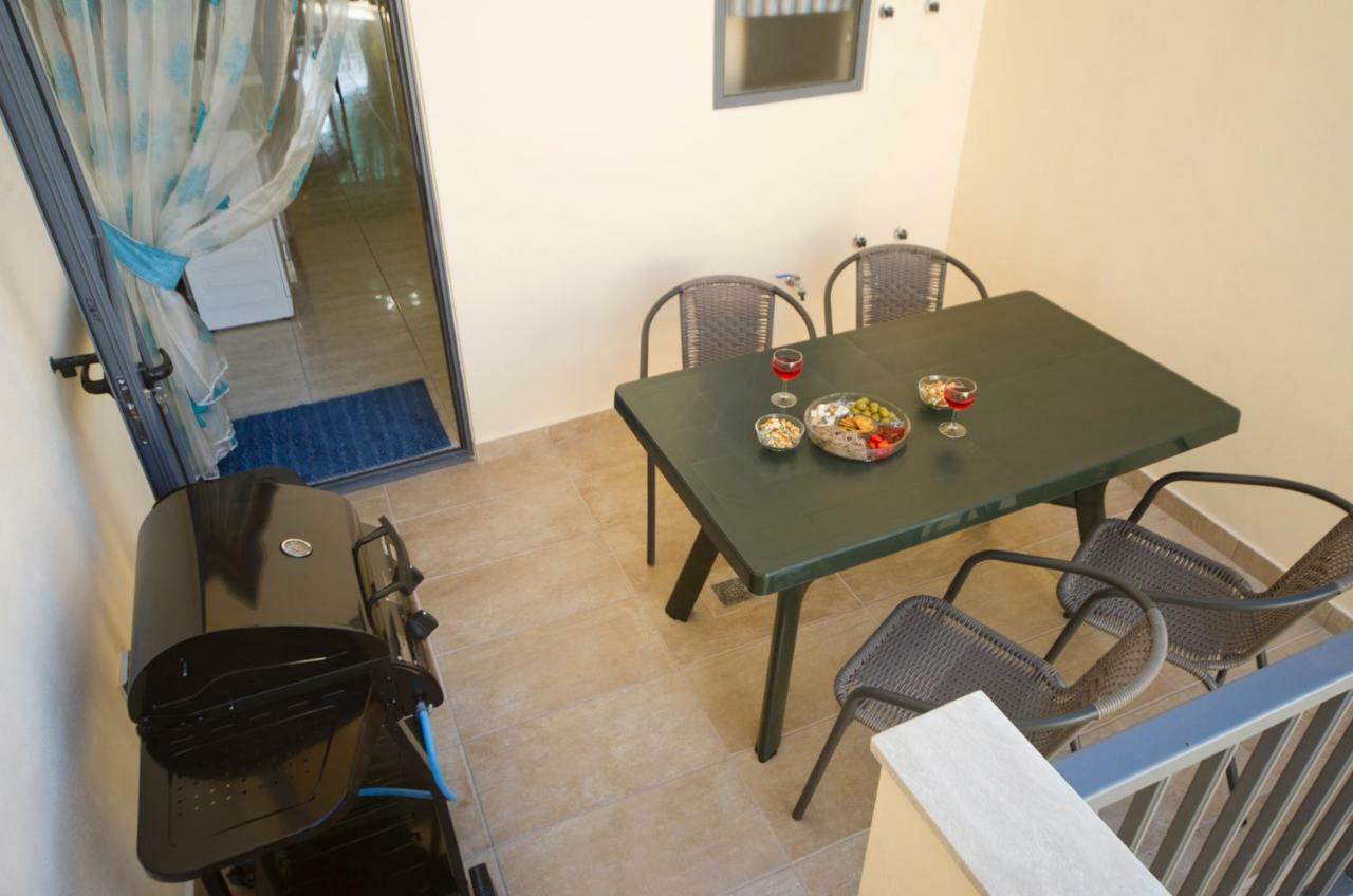 Sliema Duplex 1 Bedroom Apartment With 2 Bathrooms- Sleep 4 Exterior foto