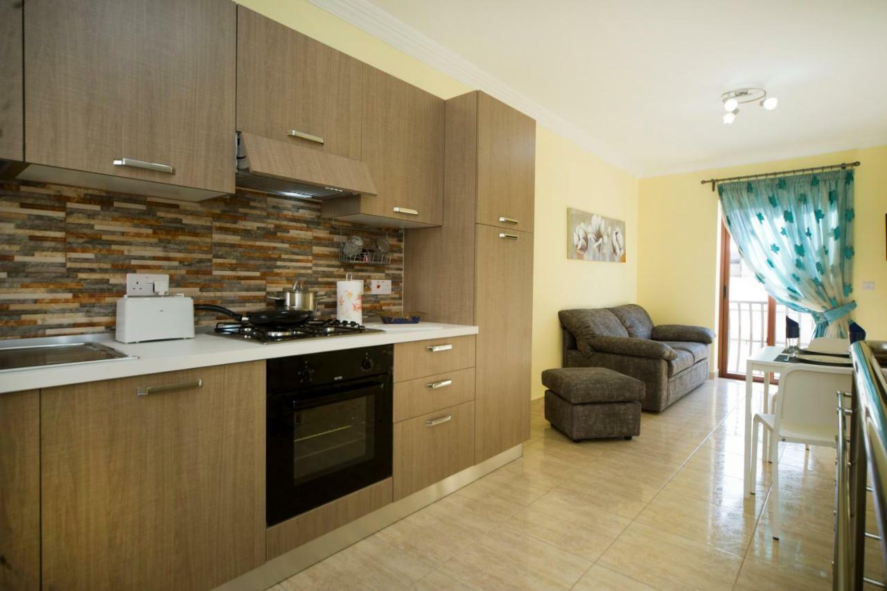 Sliema Duplex 1 Bedroom Apartment With 2 Bathrooms- Sleep 4 Exterior foto